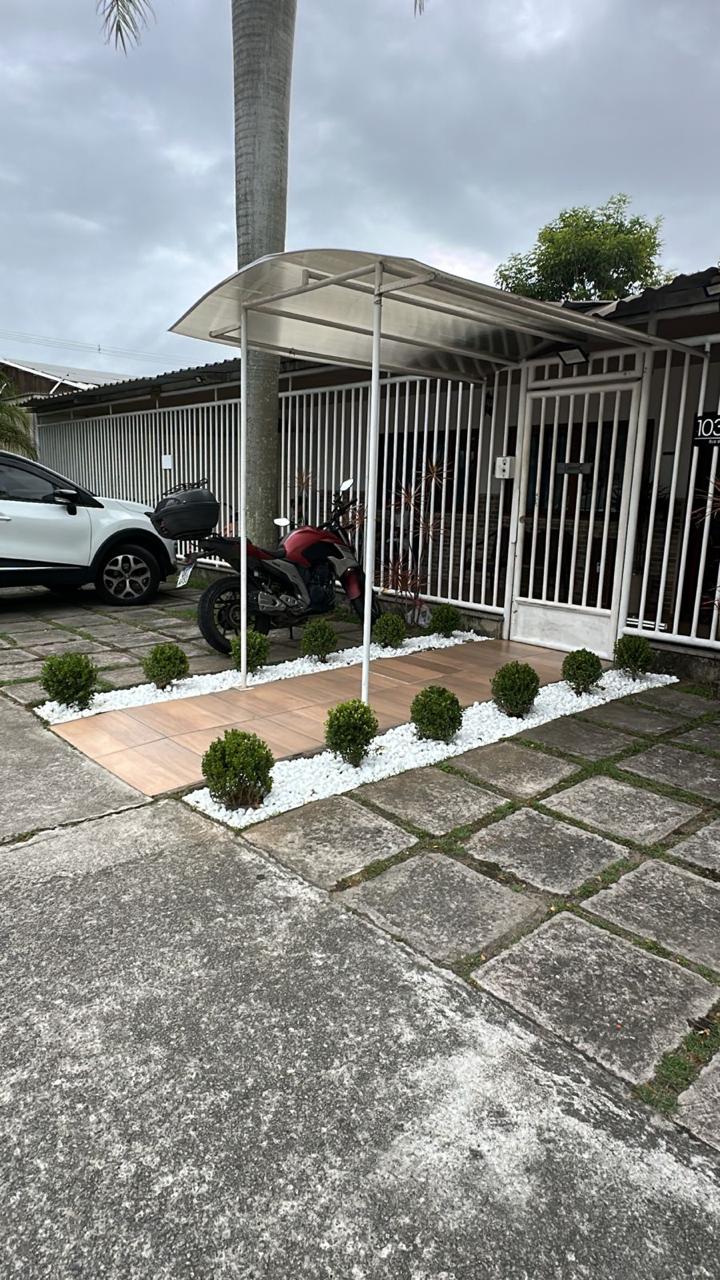 Entrada e fachada